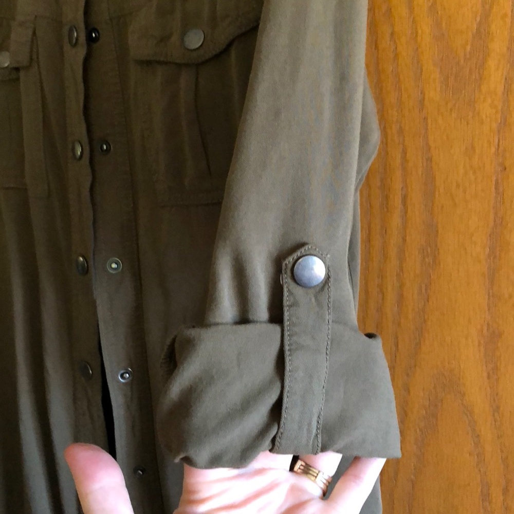 Button up top - Picture 2 of 3